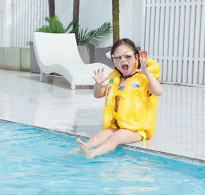 Дитячий надувний жилет для плавання 3-6 років Intex 58660 фото